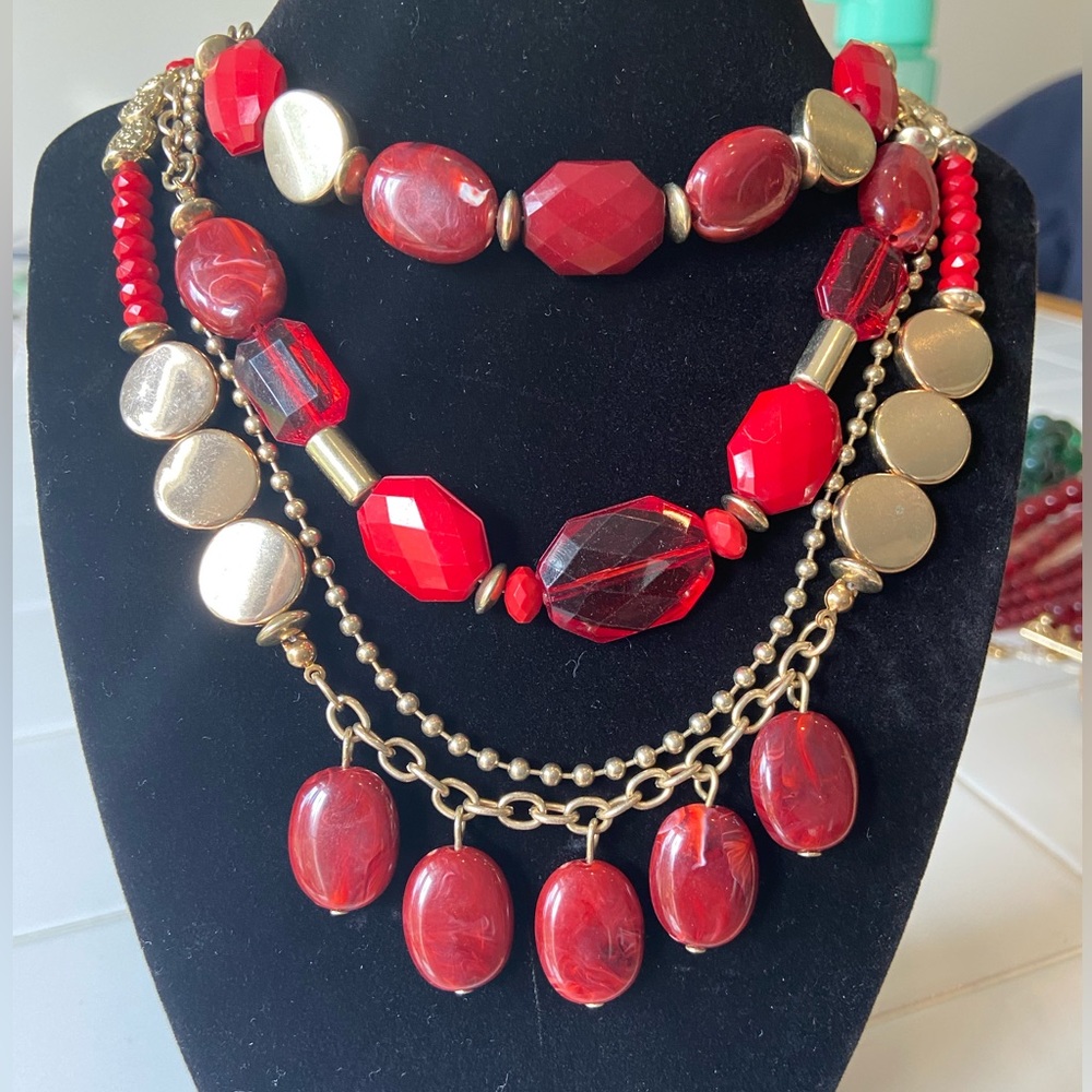 Mixed medium 4 strand statement necklace in red with gold accents - Picture 1 of 7